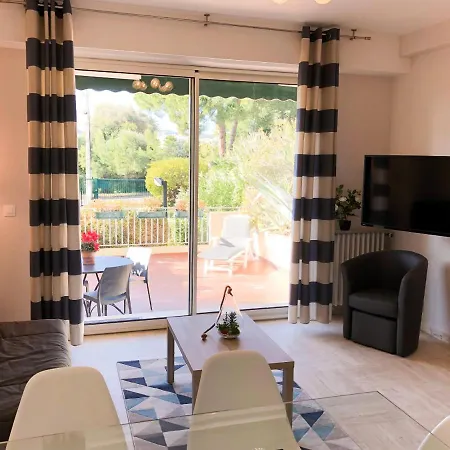 Les Vertes Annees Apartment *