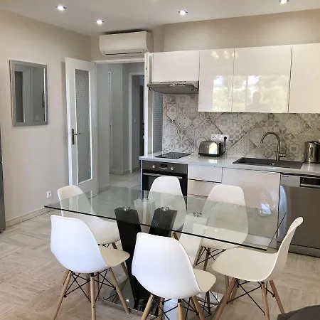 Les Vertes Annees Apartment