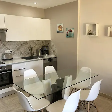Les Vertes Annees Apartment