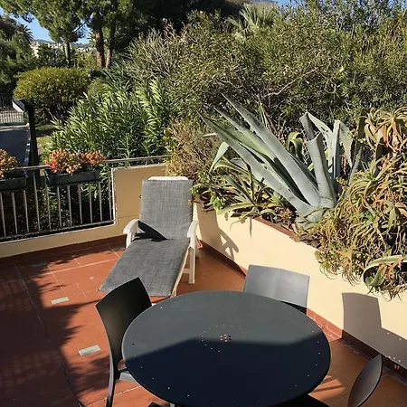 Les Vertes Annees Apartment