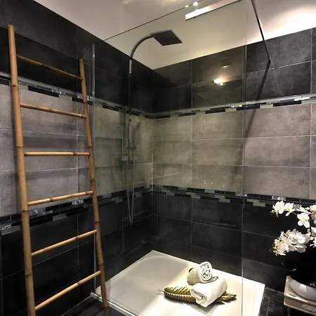 Les Vertes Annees Apartment *