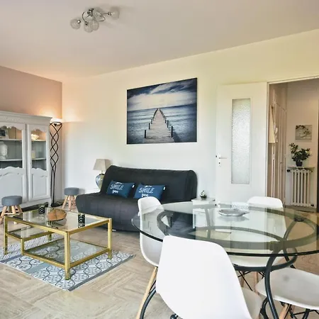 Les Vertes Annees Apartment